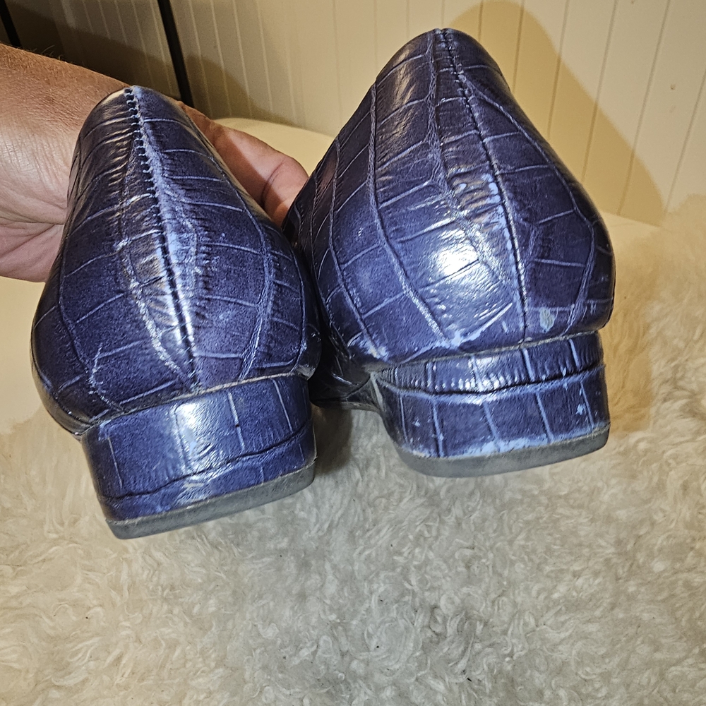 Vionic Navy Croc-Embossed Flats - Picture 15 of 15